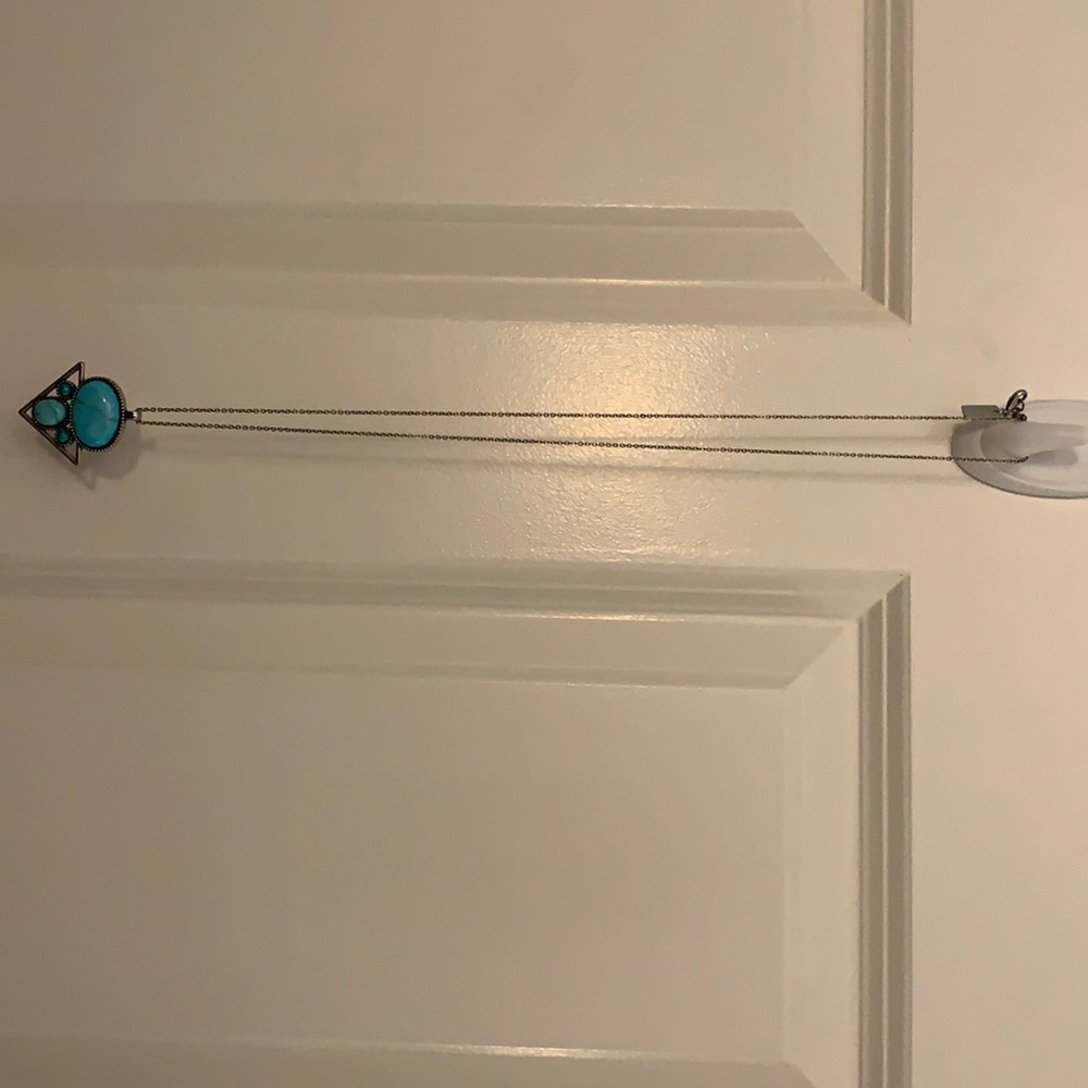 Blue pendant necklace